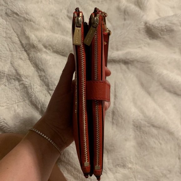 Michael Kors wallet/wristlet - Picture 4 of 4